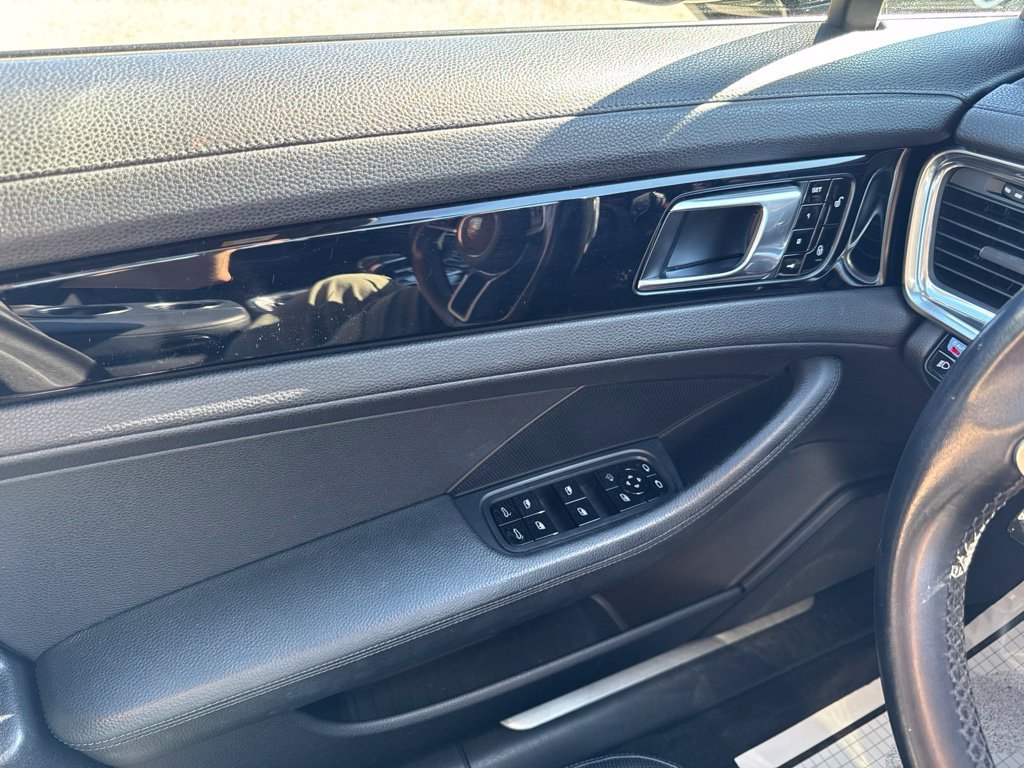 Used 2017 Porsche Panamera 4 AWD/4WD image 17