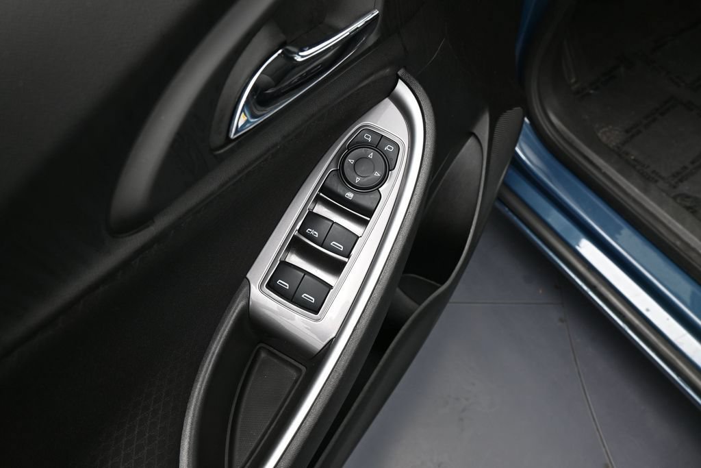 Used 2025 Chevrolet Malibu LT FWD image 14