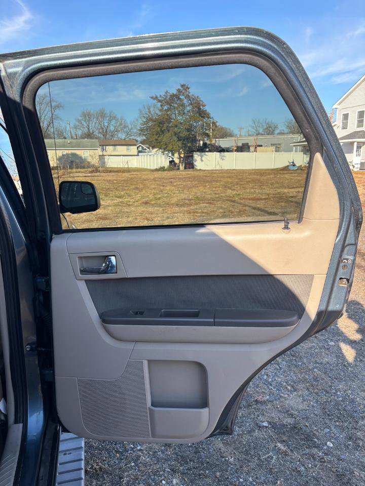 Used 2010 Mercury Mariner 2WD image 23