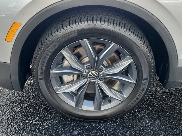 Certified 2023 Volkswagen Tiguan SE AWD/4WD image 29