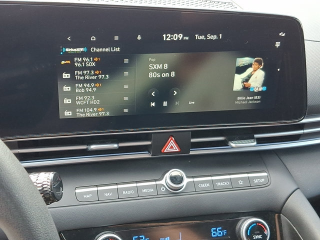 Certified 2024 Hyundai Elantra SEL FWD image 18