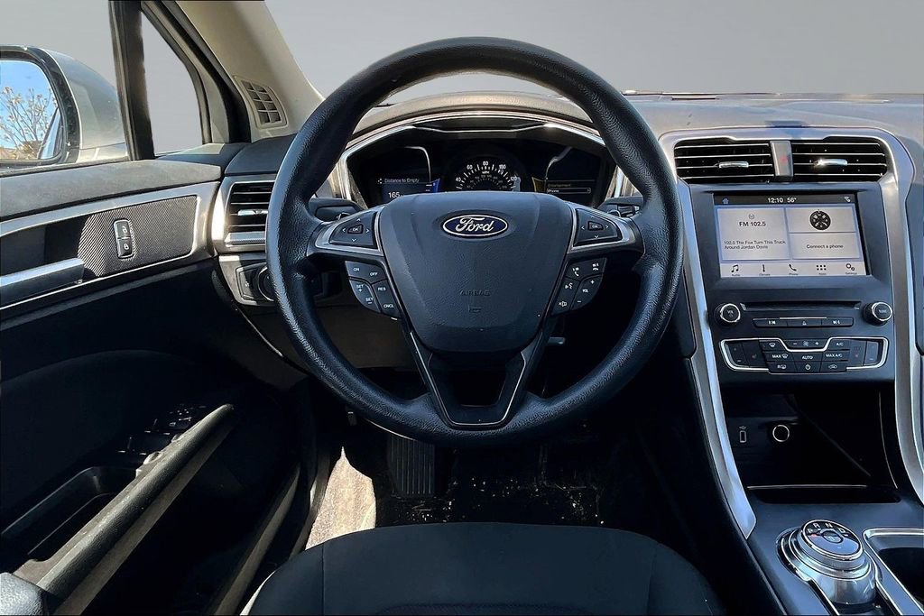 Used 2017 Ford Fusion SE w/ Fusion SE Technology Package FWD image 8