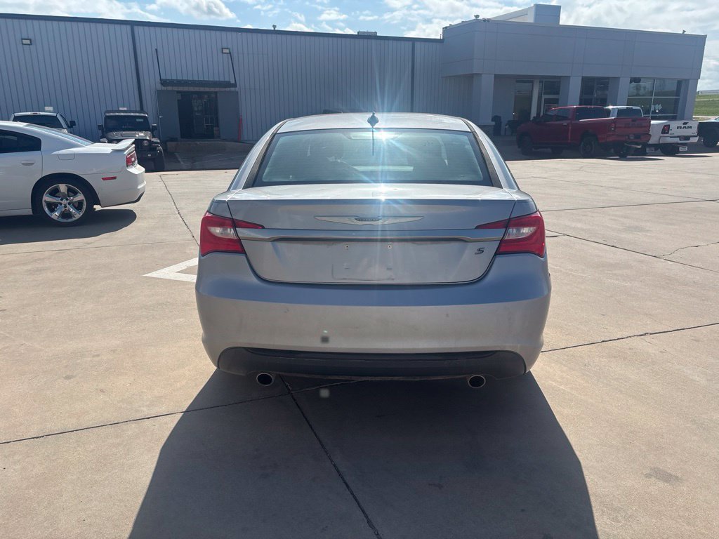 Used 2013 Chrysler 200 Limited FWD image 4
