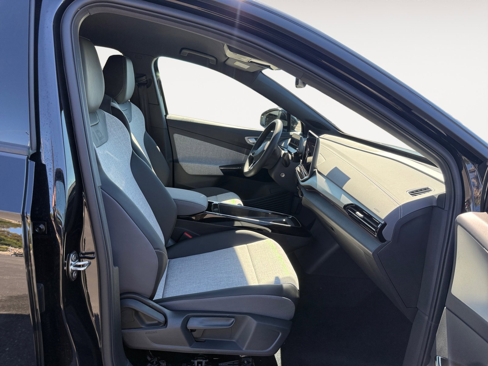 New 2025 Volkswagen ID.4 Pro RWD image 19
