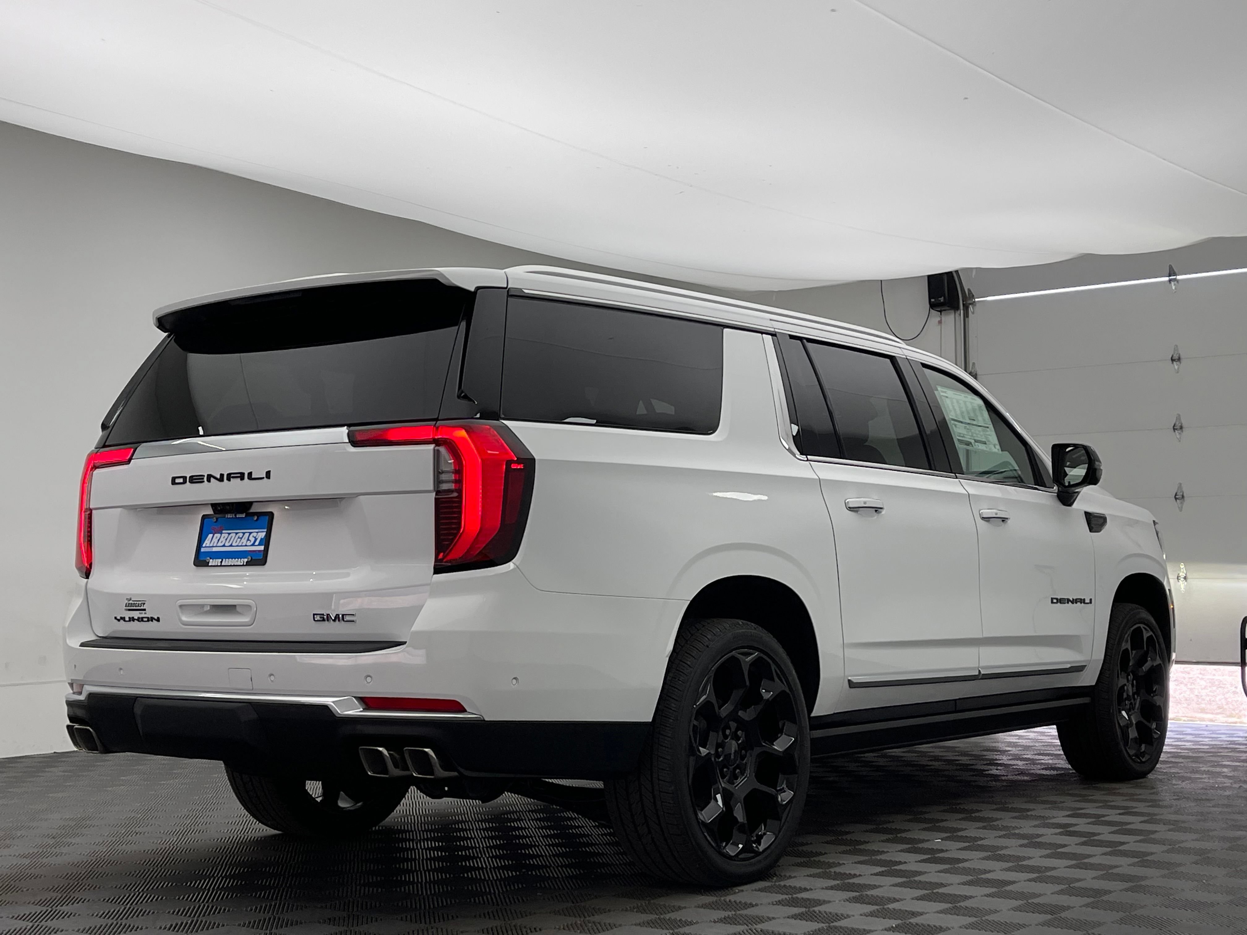 New 2026 GMC Yukon XL Denali w/ Denali Reserve Package AWD/4WD image 11
