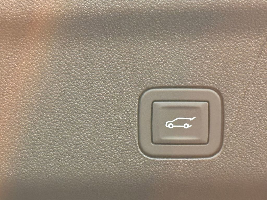 New 2026 GMC Yukon XL Denali w/ Sun & Power Step Package image 38