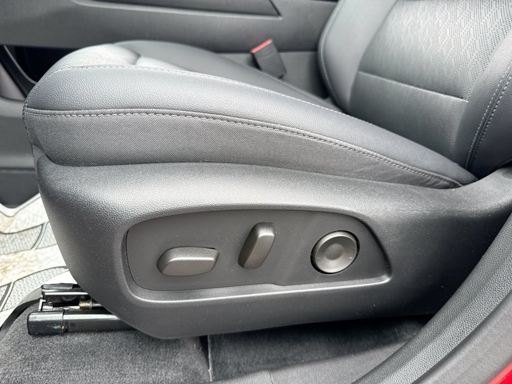 Used 2025 Chevrolet Equinox LT w/ Convenience Package II FWD image 12
