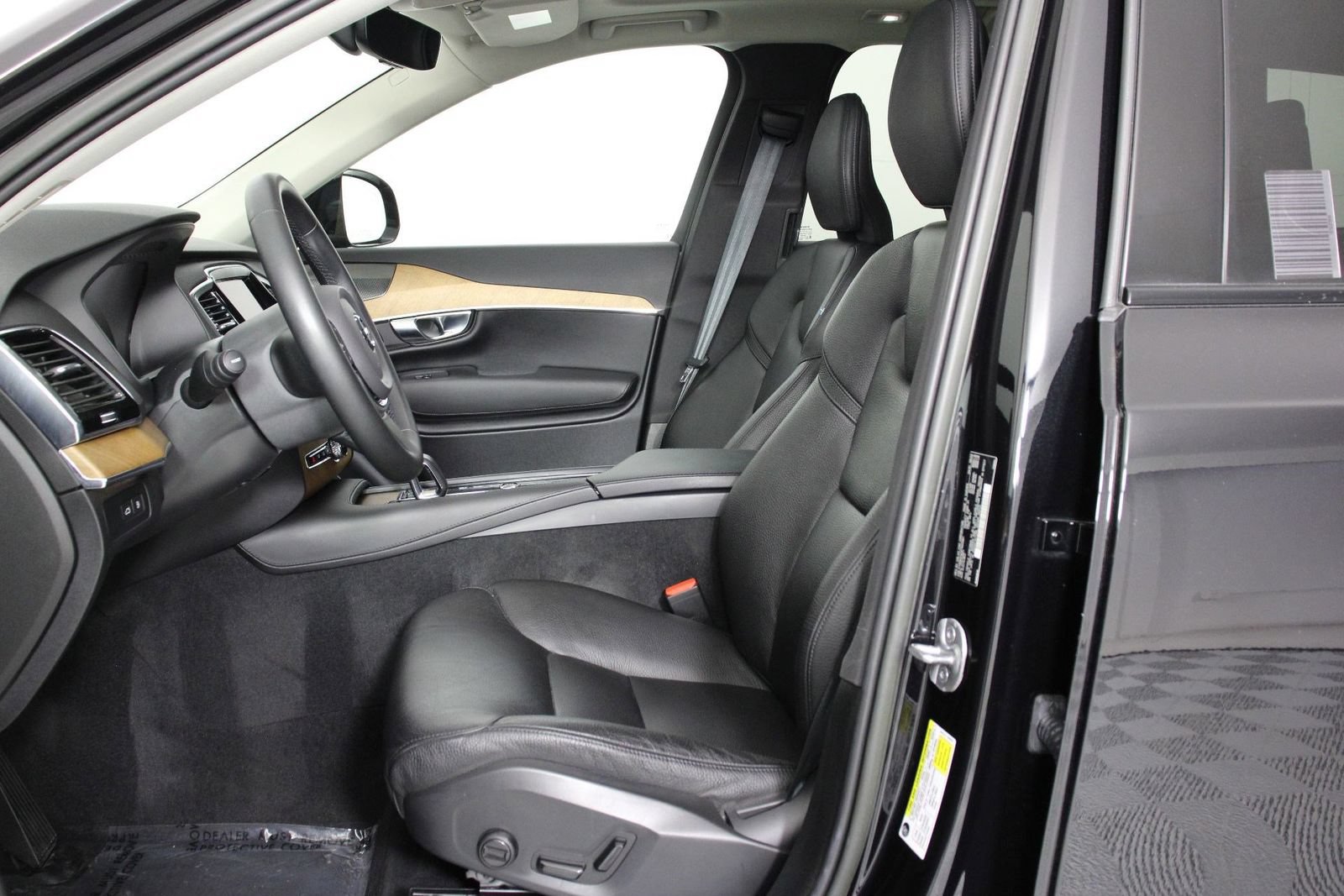 Certified 2023 Volvo XC90 T8 Plus w/ Protection Package Premier AWD/4WD image 31