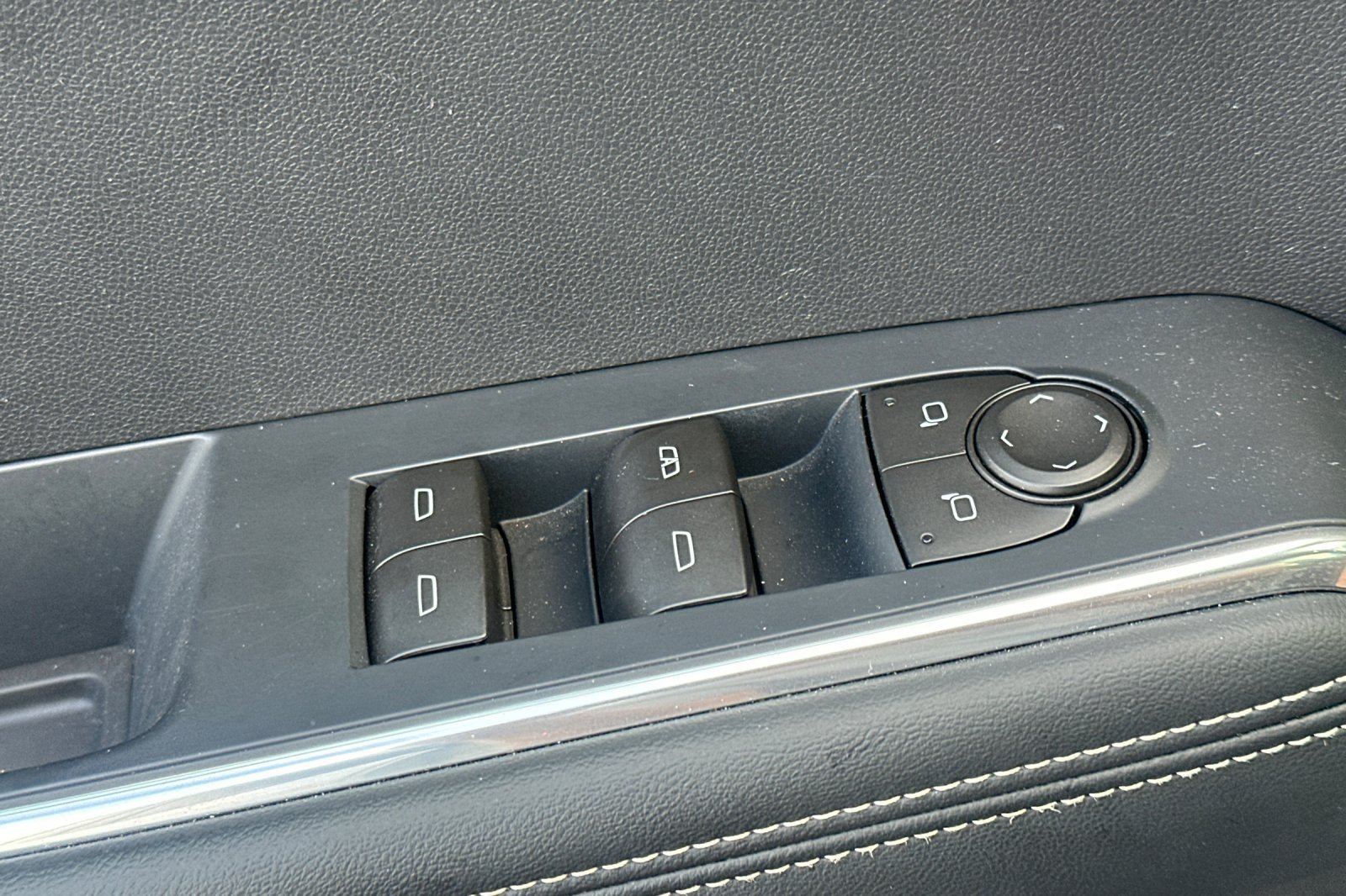 Used 2026 GMC Acadia Elevation FWD image 12