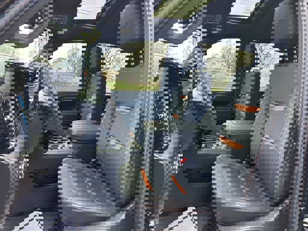 Used 2025 GMC Sierra 2500 AT4 image 26