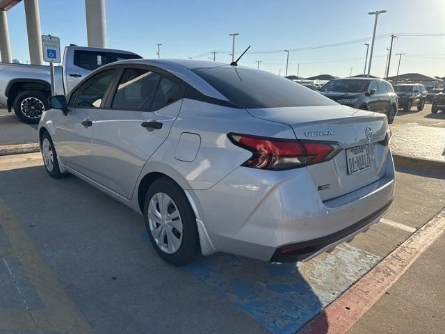Used 2021 Nissan Versa S image 3