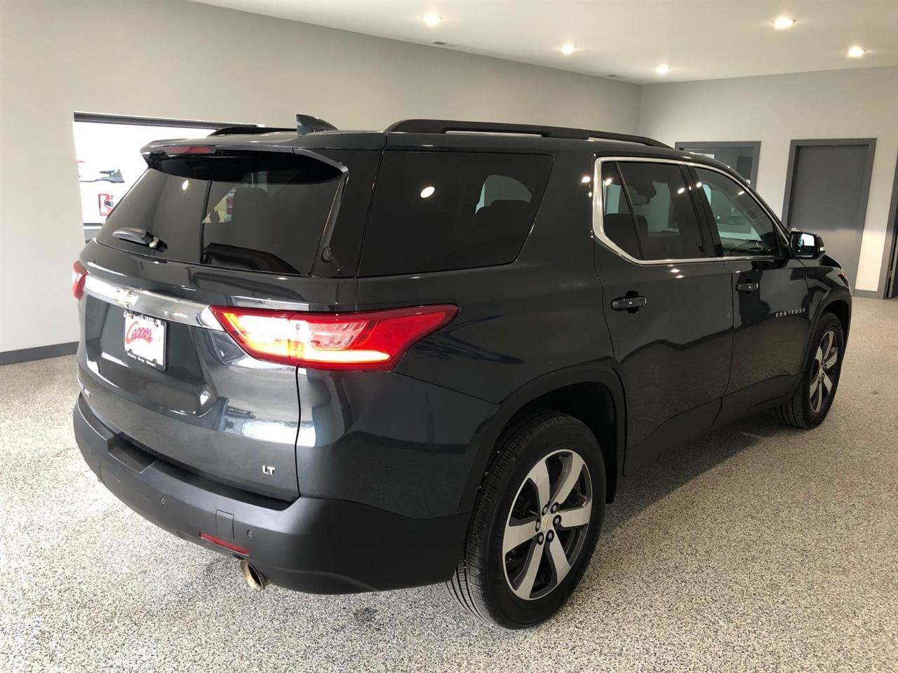 Used 2020 Chevrolet Traverse LT w/ LT Premium Package AWD/4WD image 3