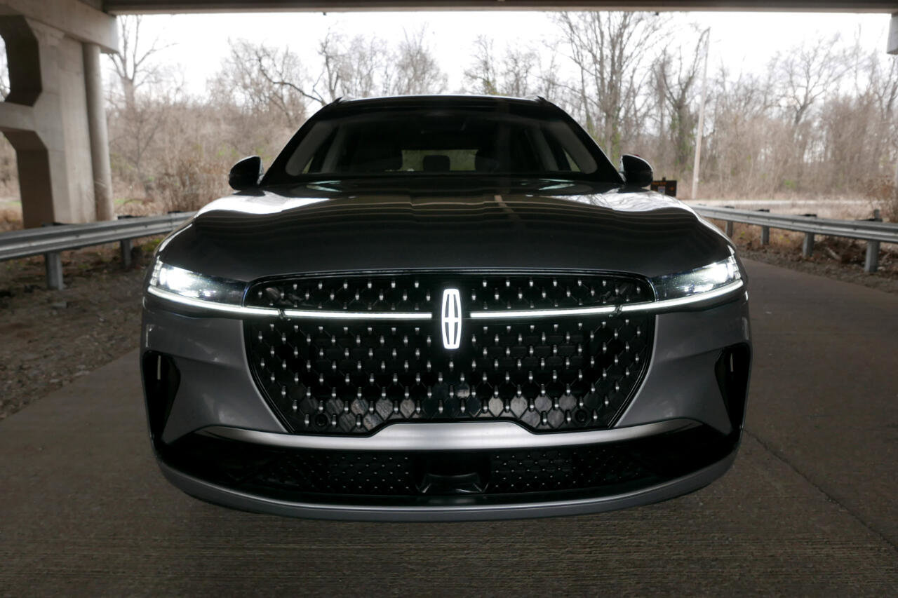 Used 2024 Lincoln Nautilus Reserve image 39