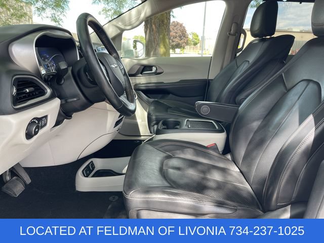 Used 2020 Chrysler Pacifica Touring-L Plus FWD image 19