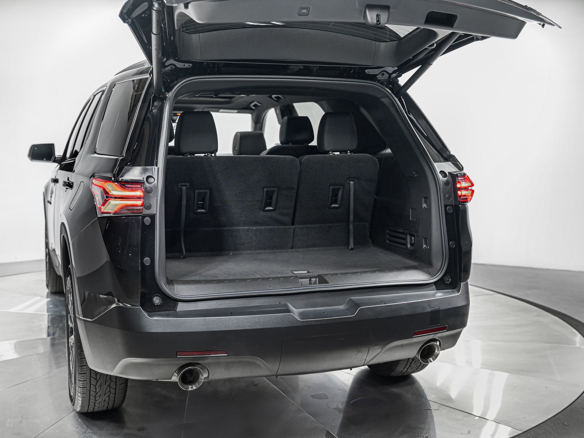 Used 2023 Chevrolet Traverse RS image 7