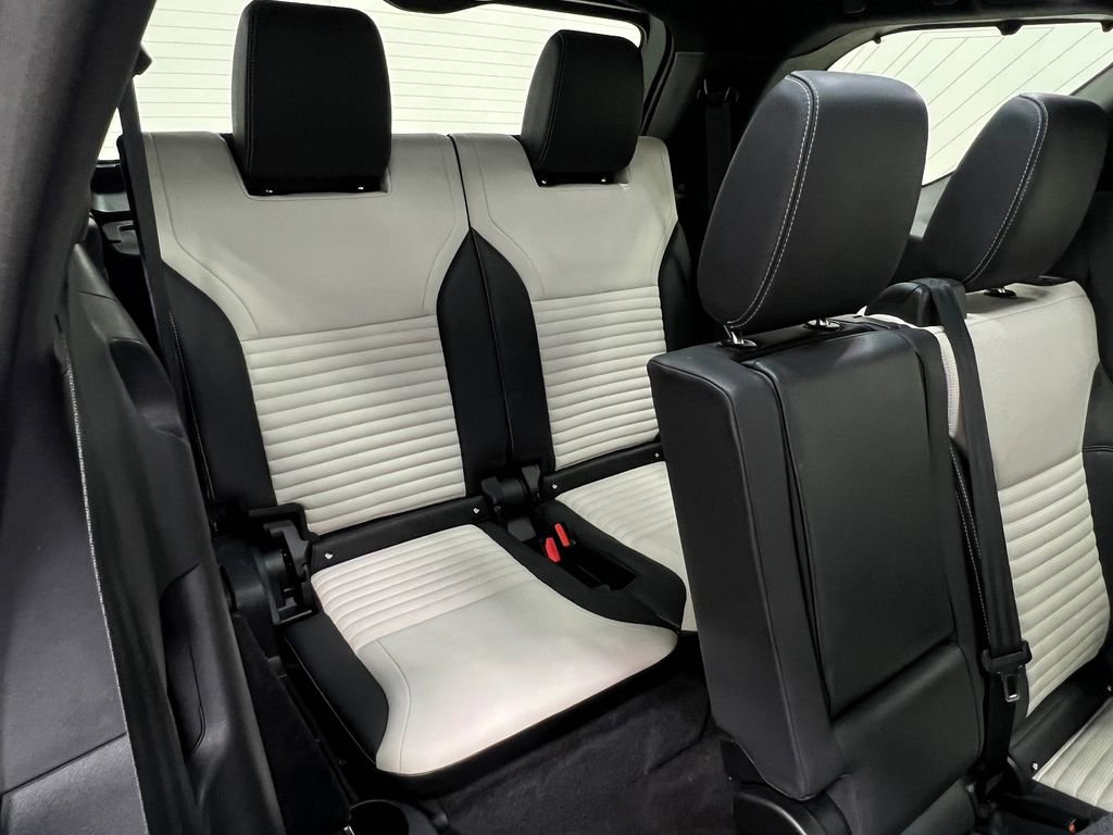 Used 2021 Land Rover Discovery S R-Dynamic image 33