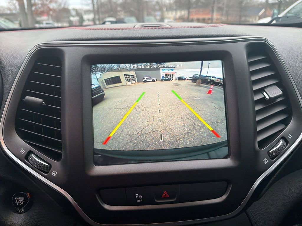 Used 2019 Jeep Cherokee Trailhawk image 25