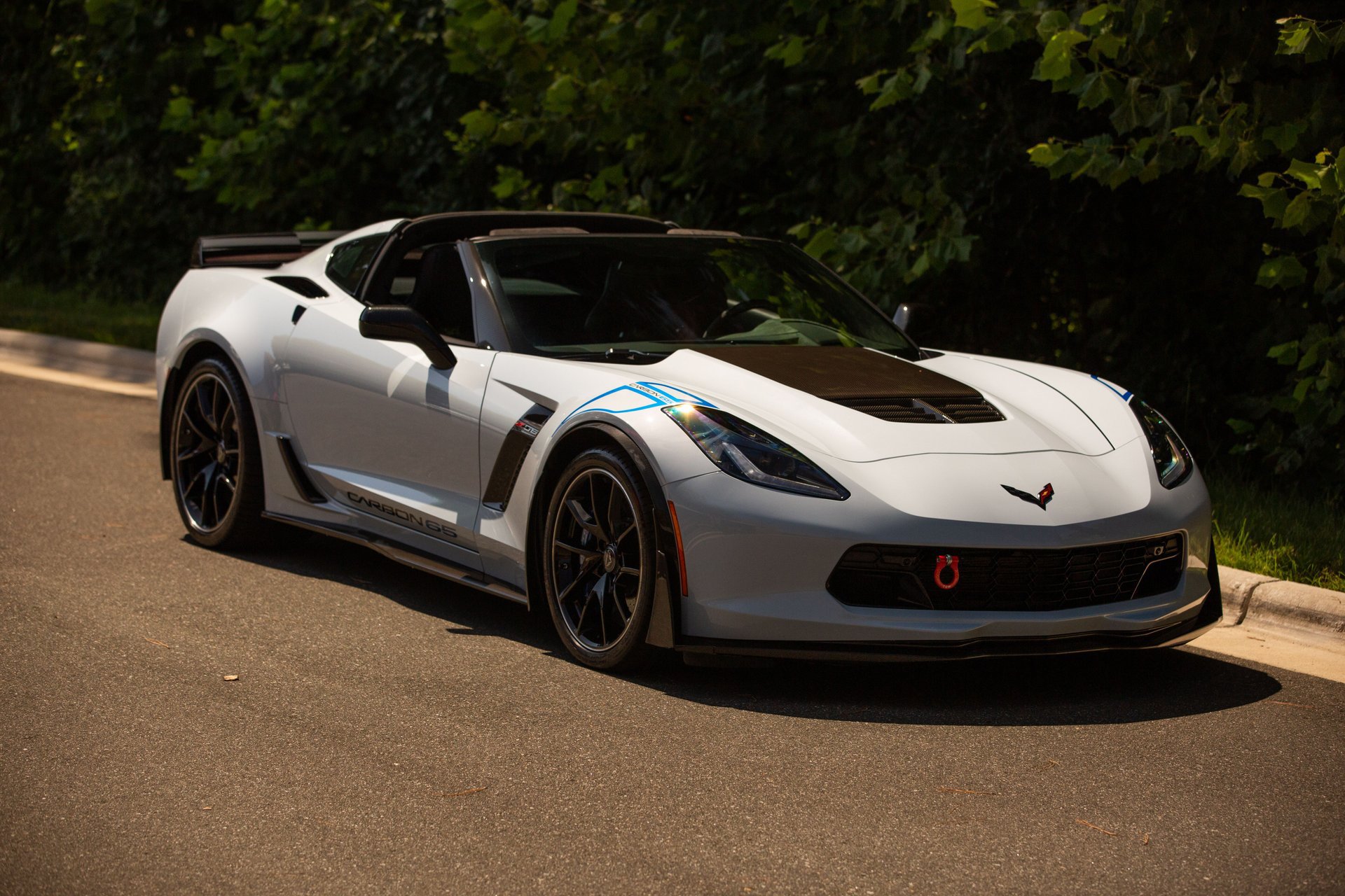 Used 2018 Chevrolet Corvette Z06 w/ Carbon 65 Edition RWD image 12