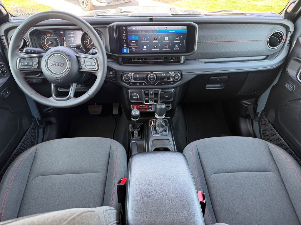 Used 2024 Jeep Wrangler Unlimited Rubicon image 2