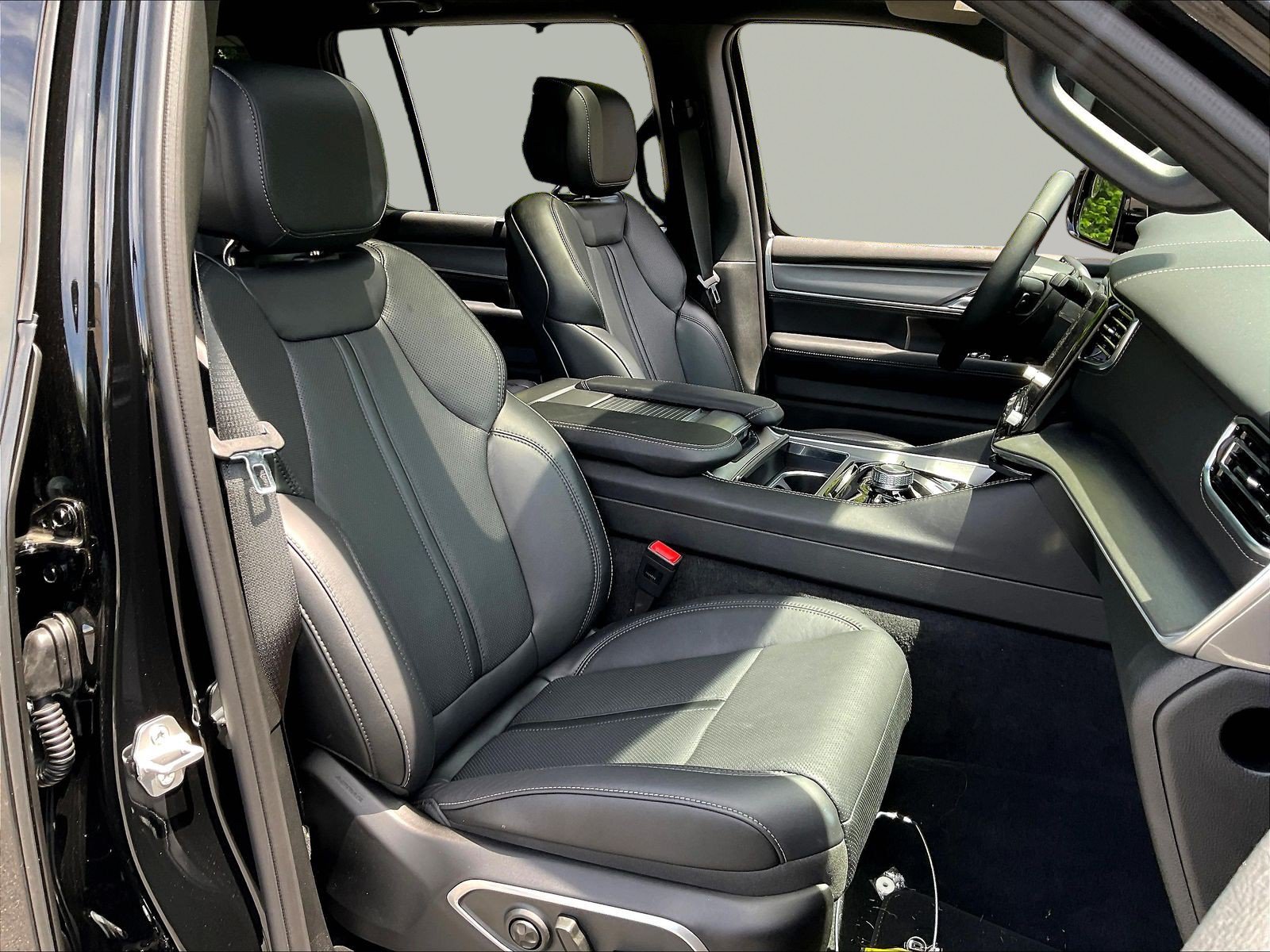 New 2026 Jeep Grand Wagoneer L Limited AWD/4WD image 13
