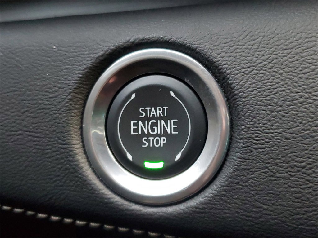 Used 2024 Cadillac Escalade ESV Luxury image 25