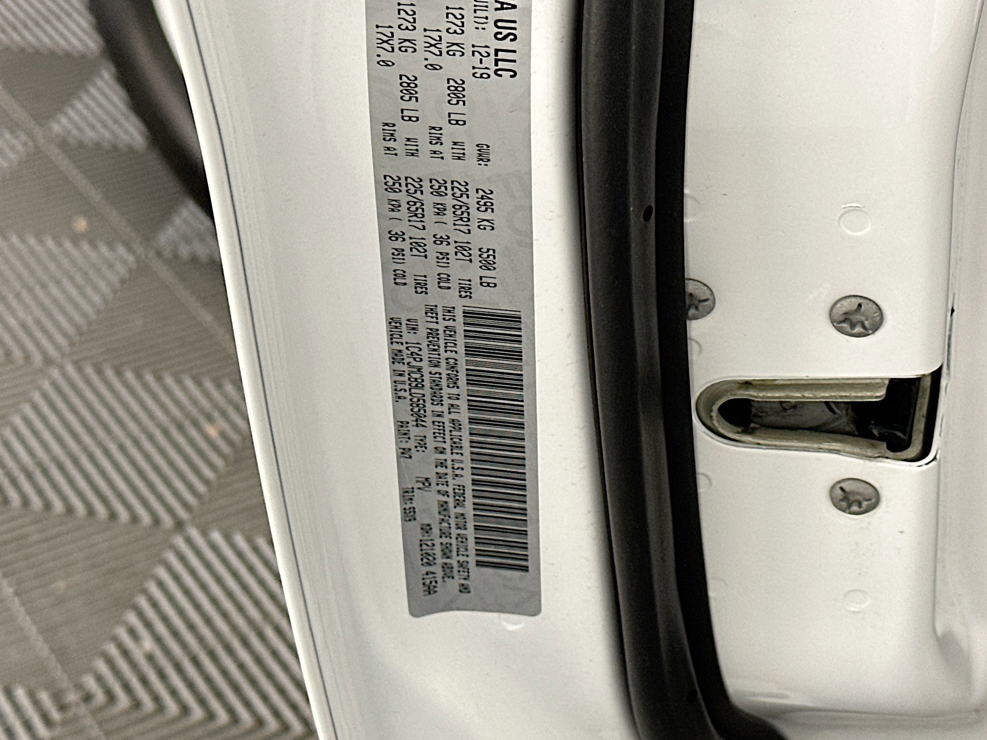 Used 2020 Jeep Cherokee Latitude w/ Cold Weather Group image 12