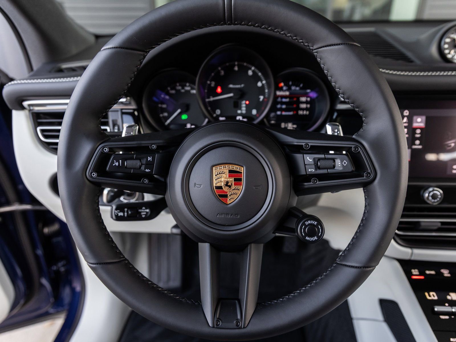 New 2026 Porsche Macan Turbo image 29