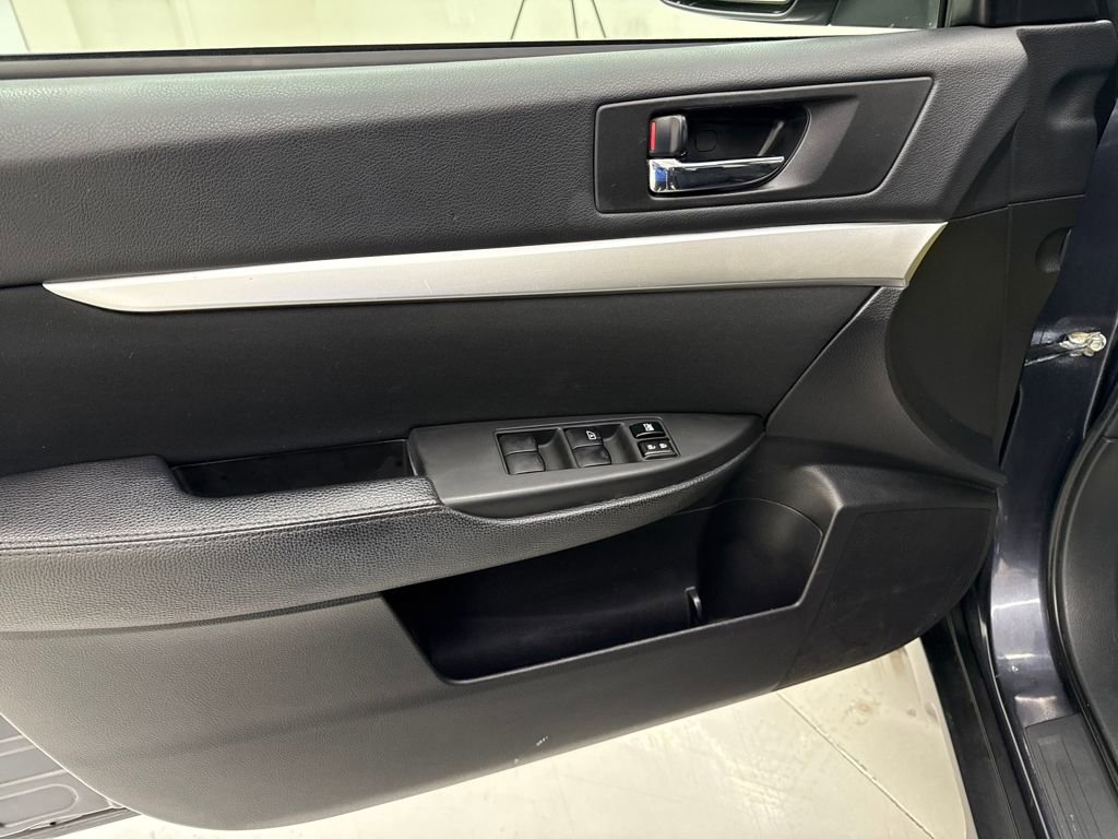 Used 2011 Subaru Outback 2.5i Premium image 11