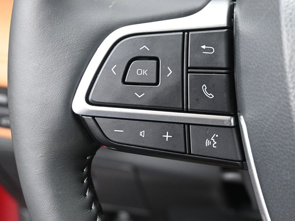 Certified 2025 Toyota Highlander LE image 20