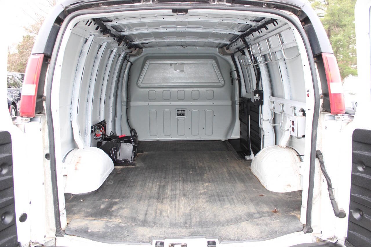 Used 2015 Chevrolet Express 2500 image 19