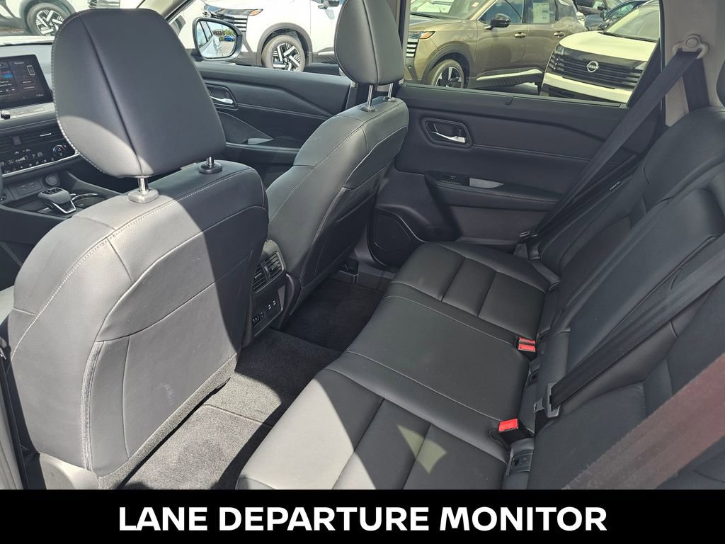 Used 2025 Nissan Rogue SL w/ Tech Package image 14