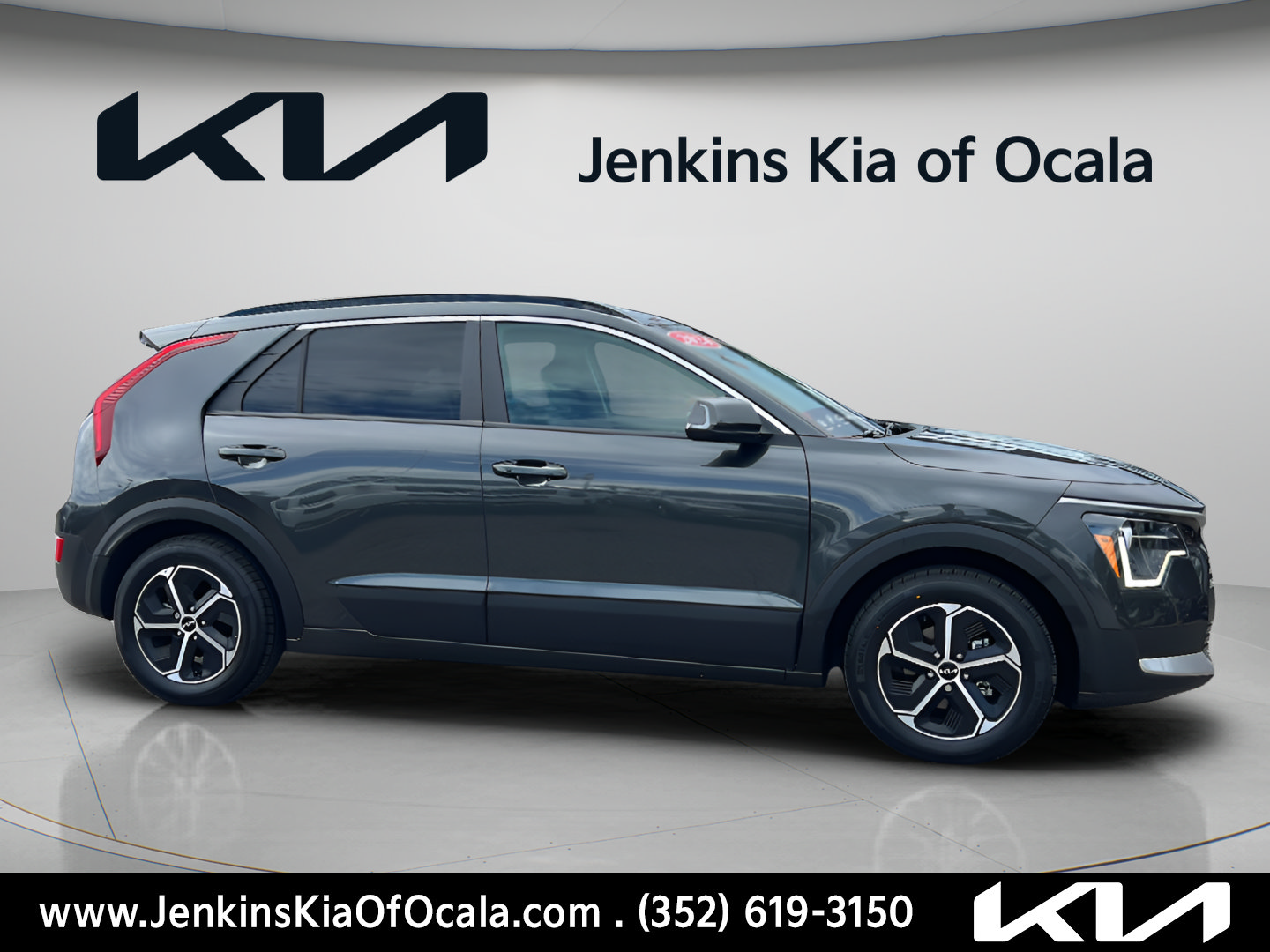 Used 2024 Kia Niro EX FWD image 2