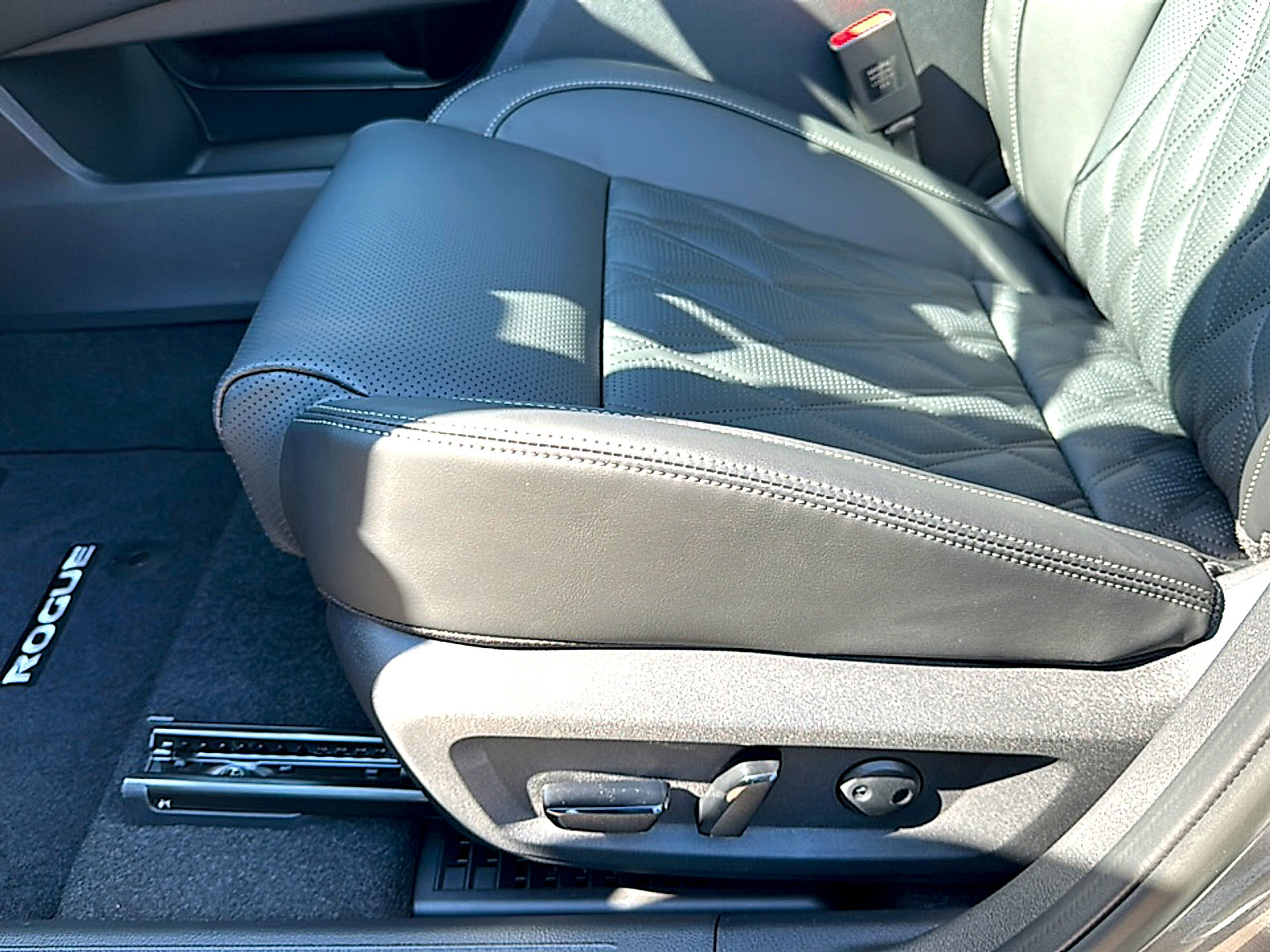 New 2026 Nissan Rogue Platinum w/ Platinum Premium Package image 12