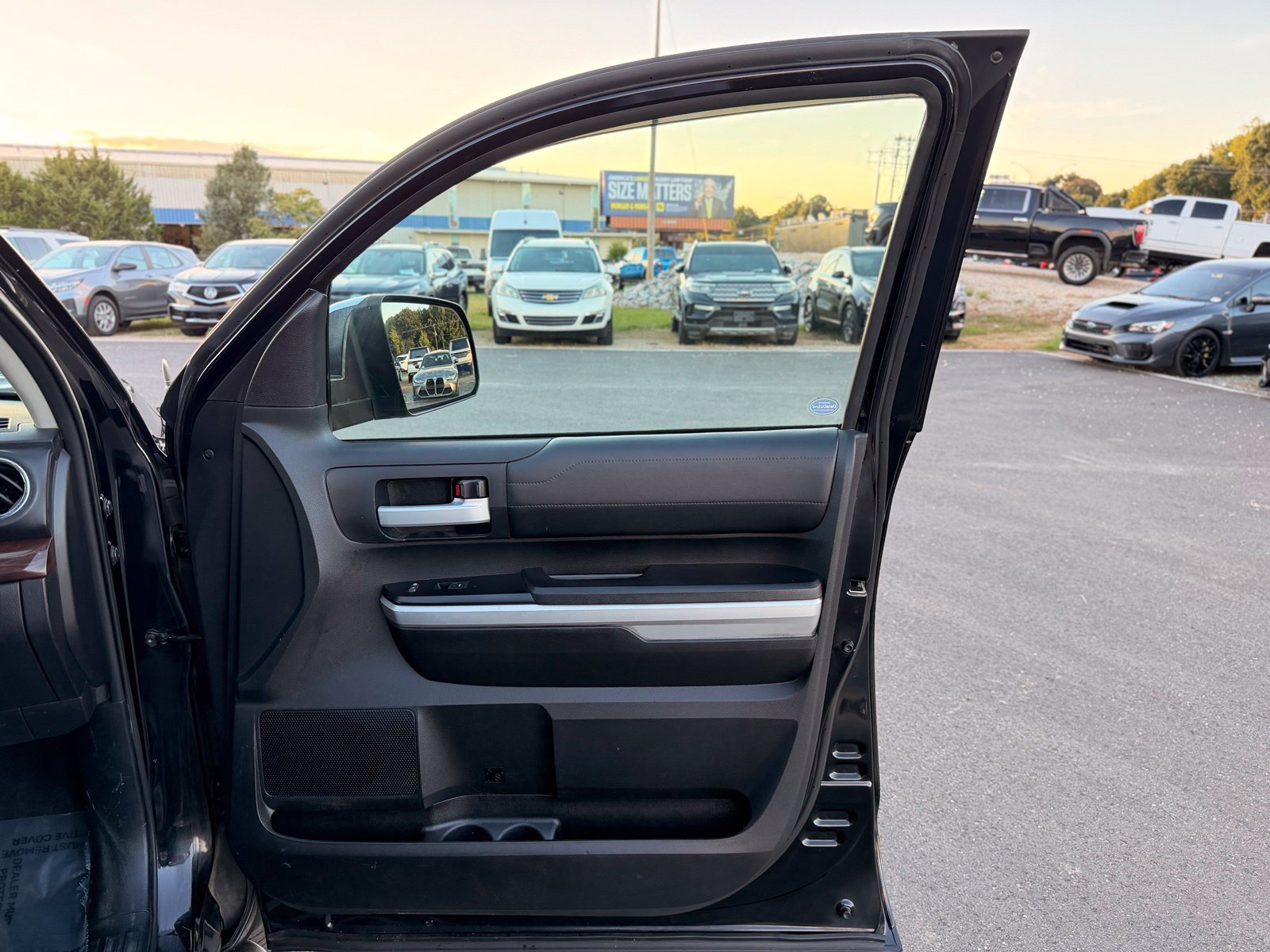 Used 2014 Toyota Tundra Limited w/ Limited Premium Package AWD/4WD image 27