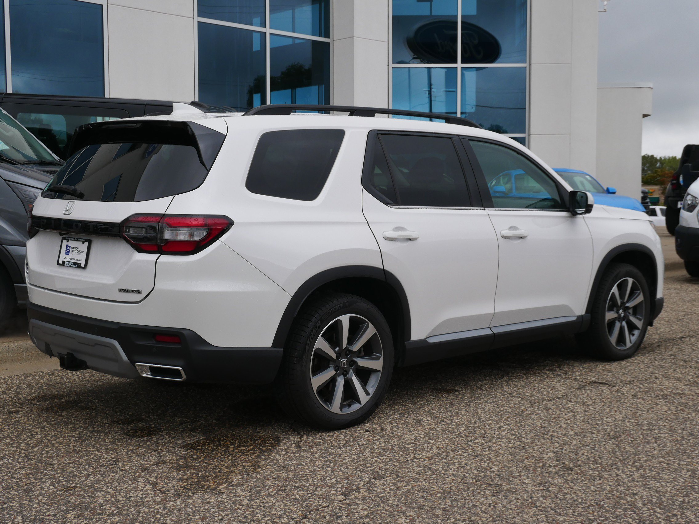 Used 2023 Honda Pilot Touring image 3