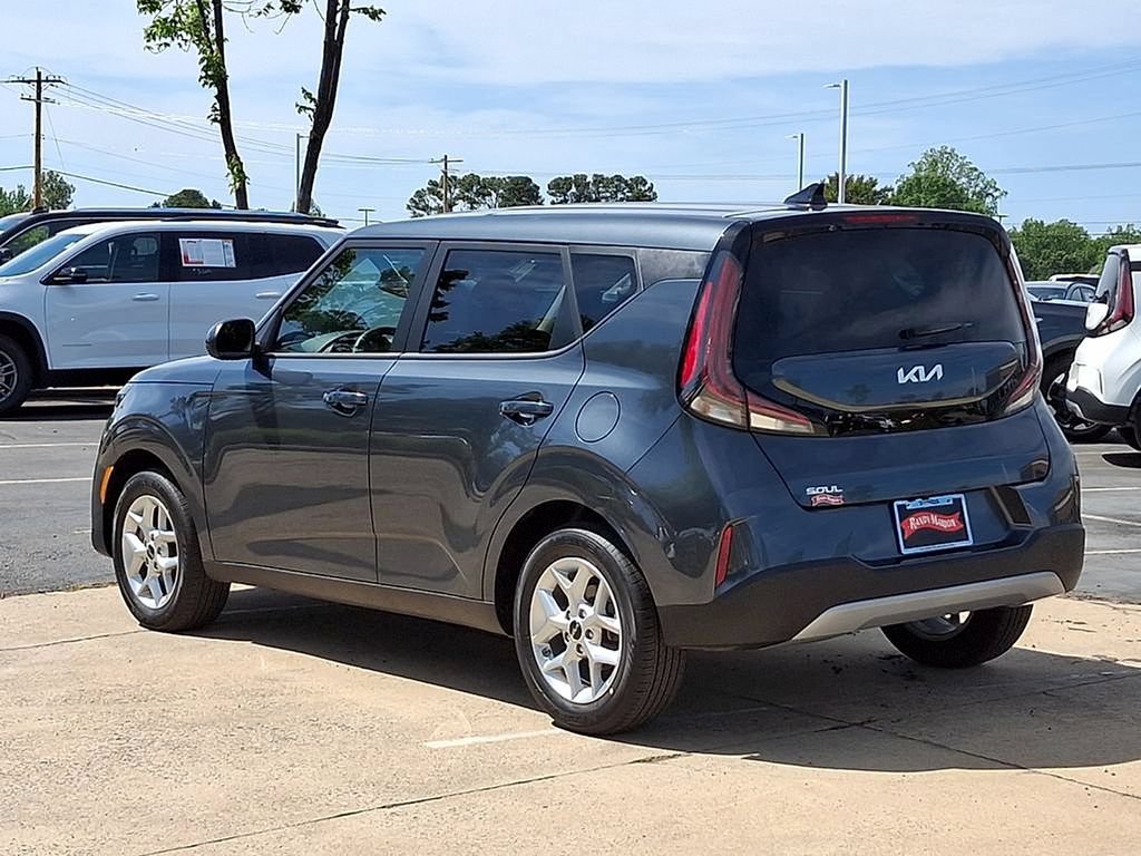 Used 2025 Kia Soul LX w/ LX Technology Package FWD image 6