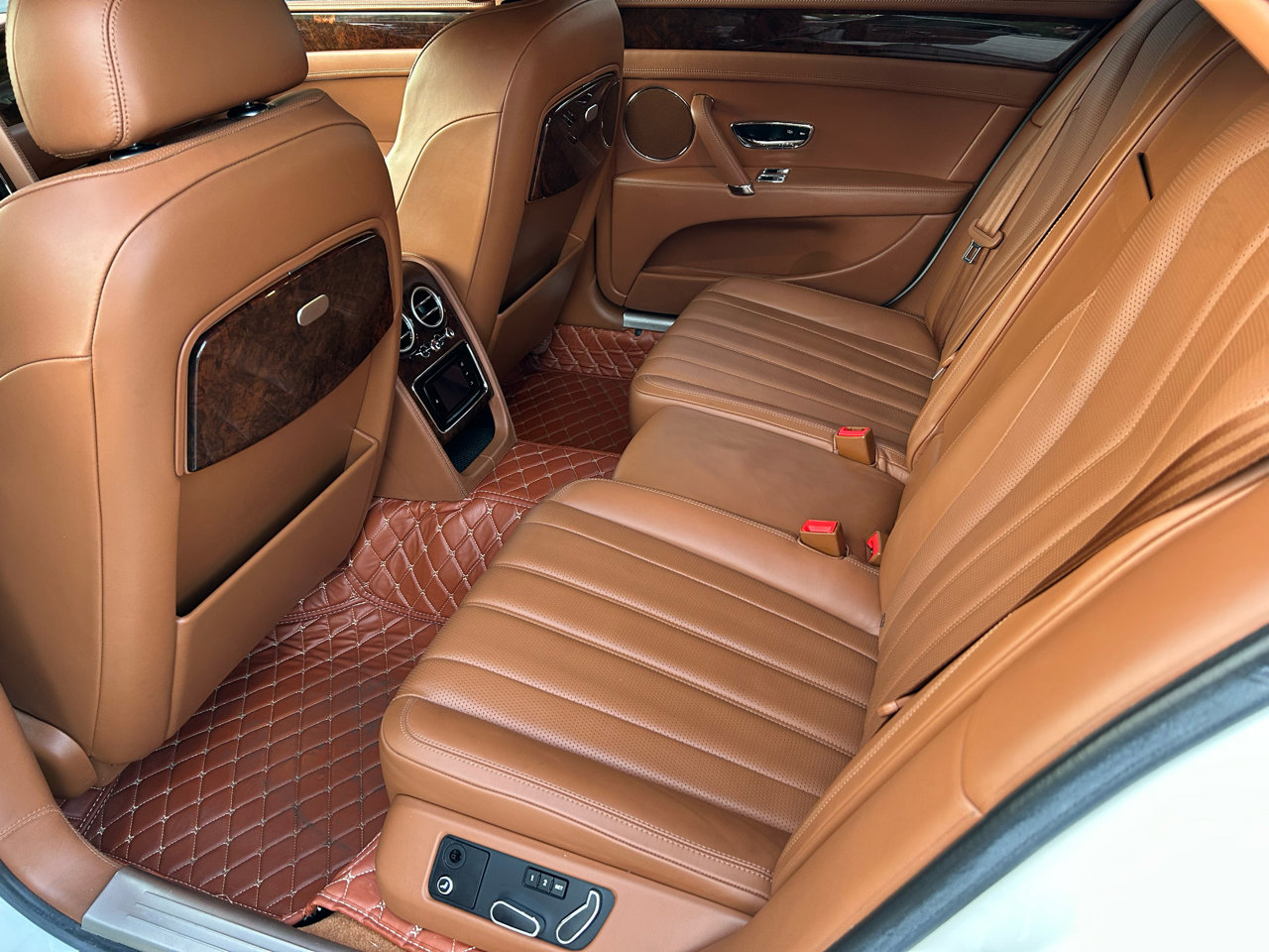 Used 2014 Bentley Flying Spur W12 image 19