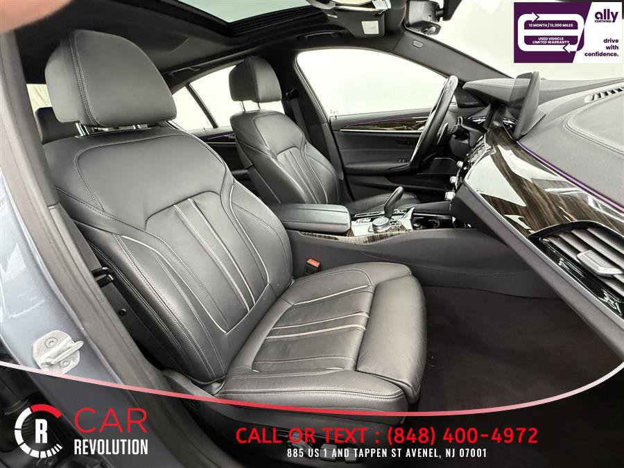 Used 2022 BMW M550i xDrive image 32