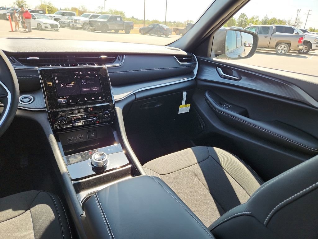 New 2025 Jeep Grand Cherokee Laredo X image 14