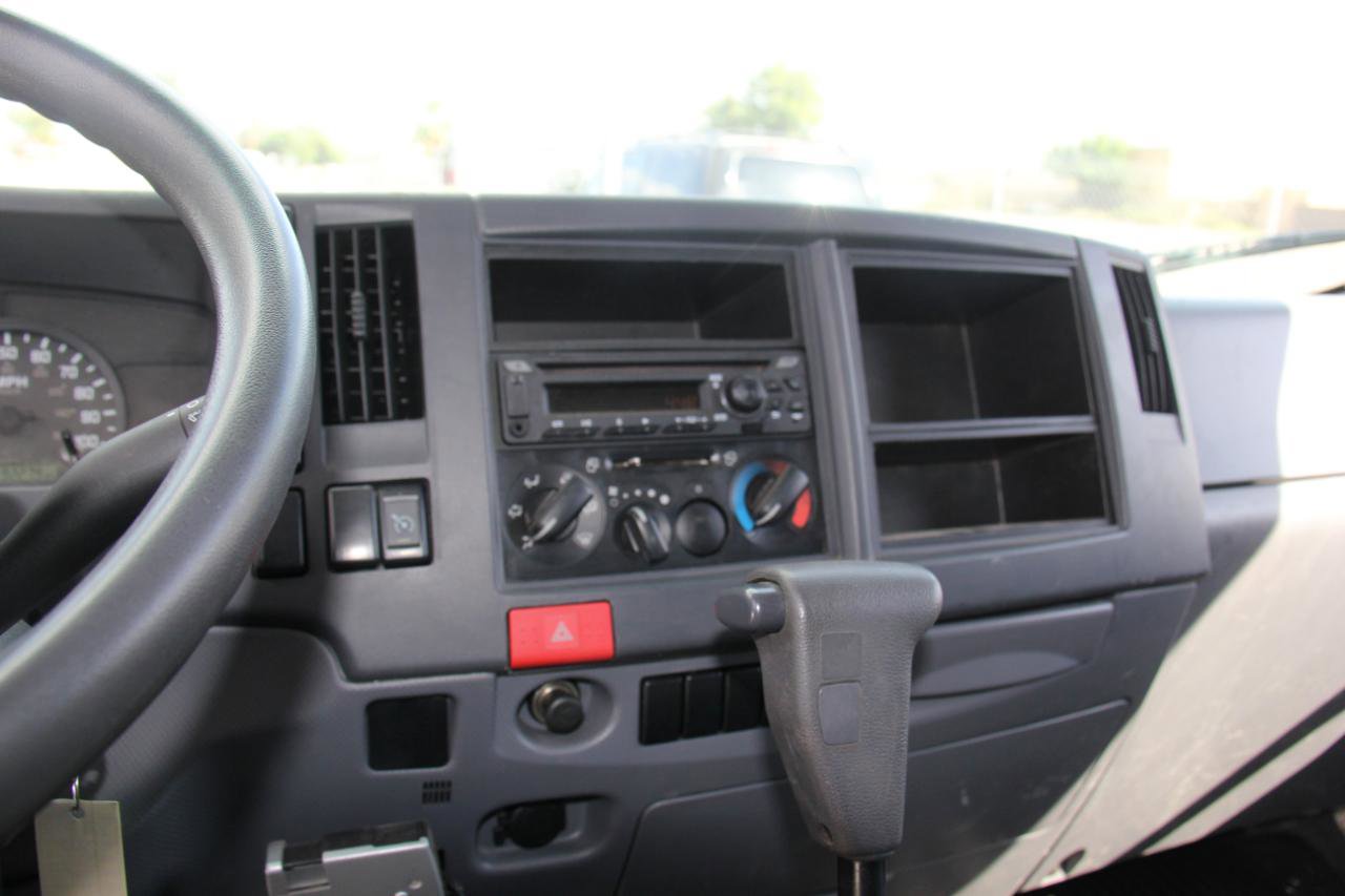 Used 2018 Isuzu NPR image 13