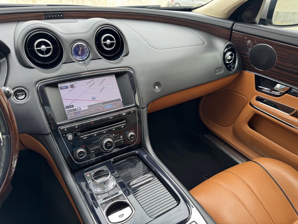 Used 2011 Jaguar XJ L image 16