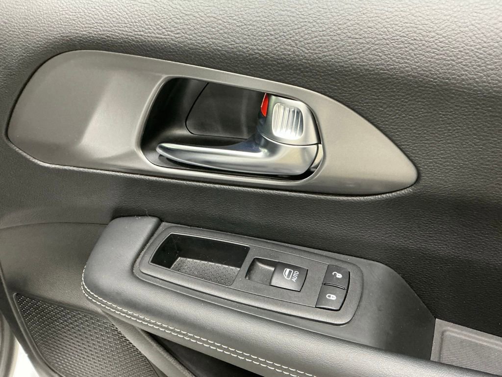 Used 2025 Chrysler Pacifica Select image 31