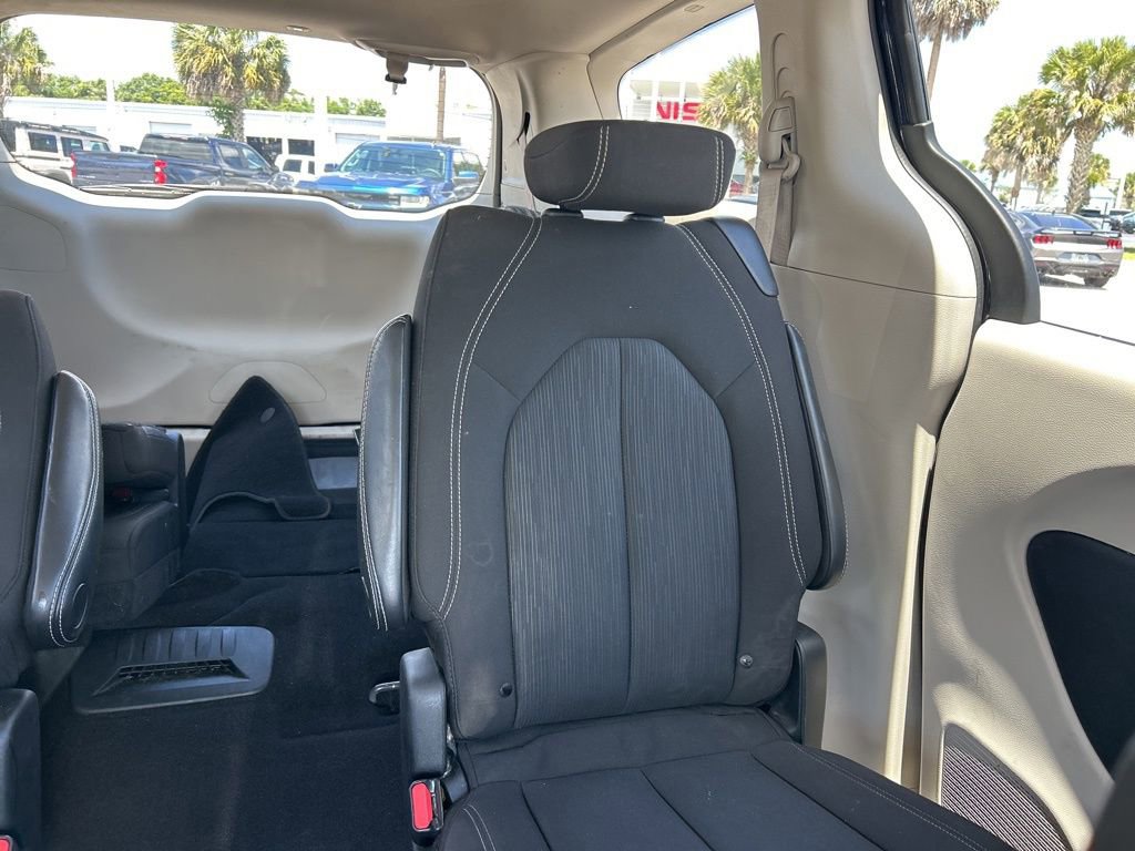 Used 2022 Chrysler Voyager LX FWD image 15