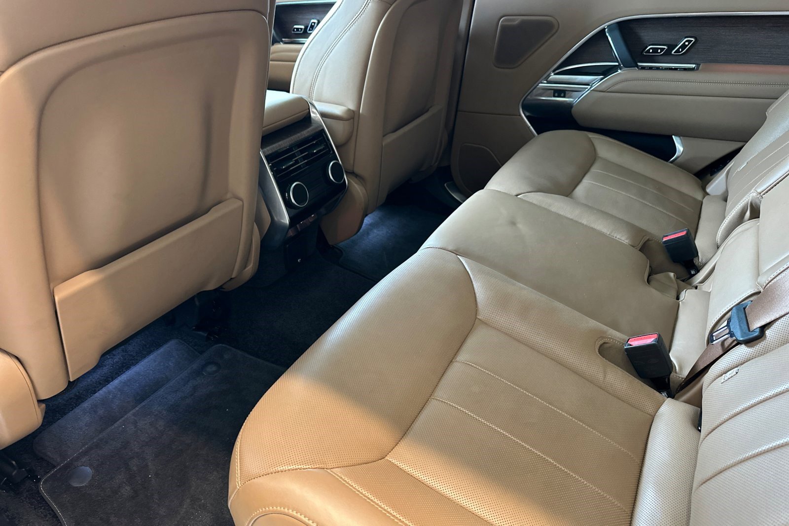 Certified 2025 Land Rover Range Rover Long Wheelbase SE image 26