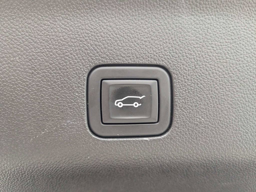 Used 2024 GMC Yukon Denali AWD/4WD image 14