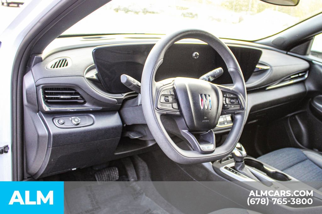Used 2025 Buick Envista Preferred image 32