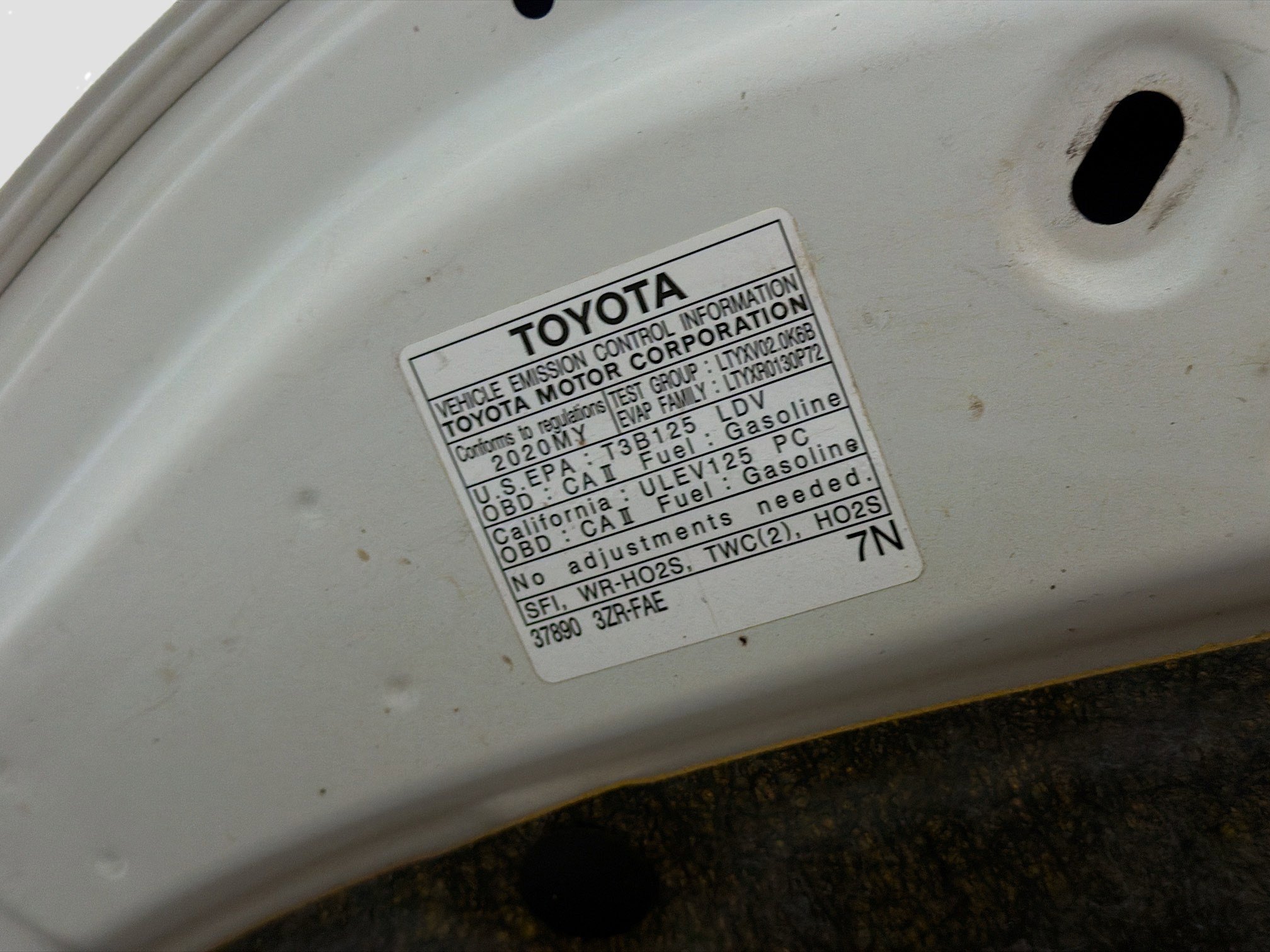 Used 2020 Toyota C-HR LE FWD image 17
