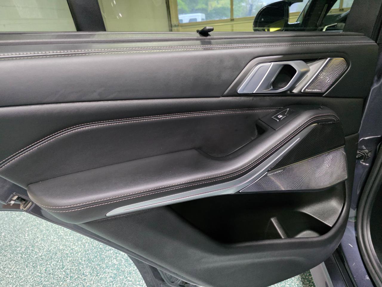 Used 2020 BMW X5 M50i w/ Executive Package image 22