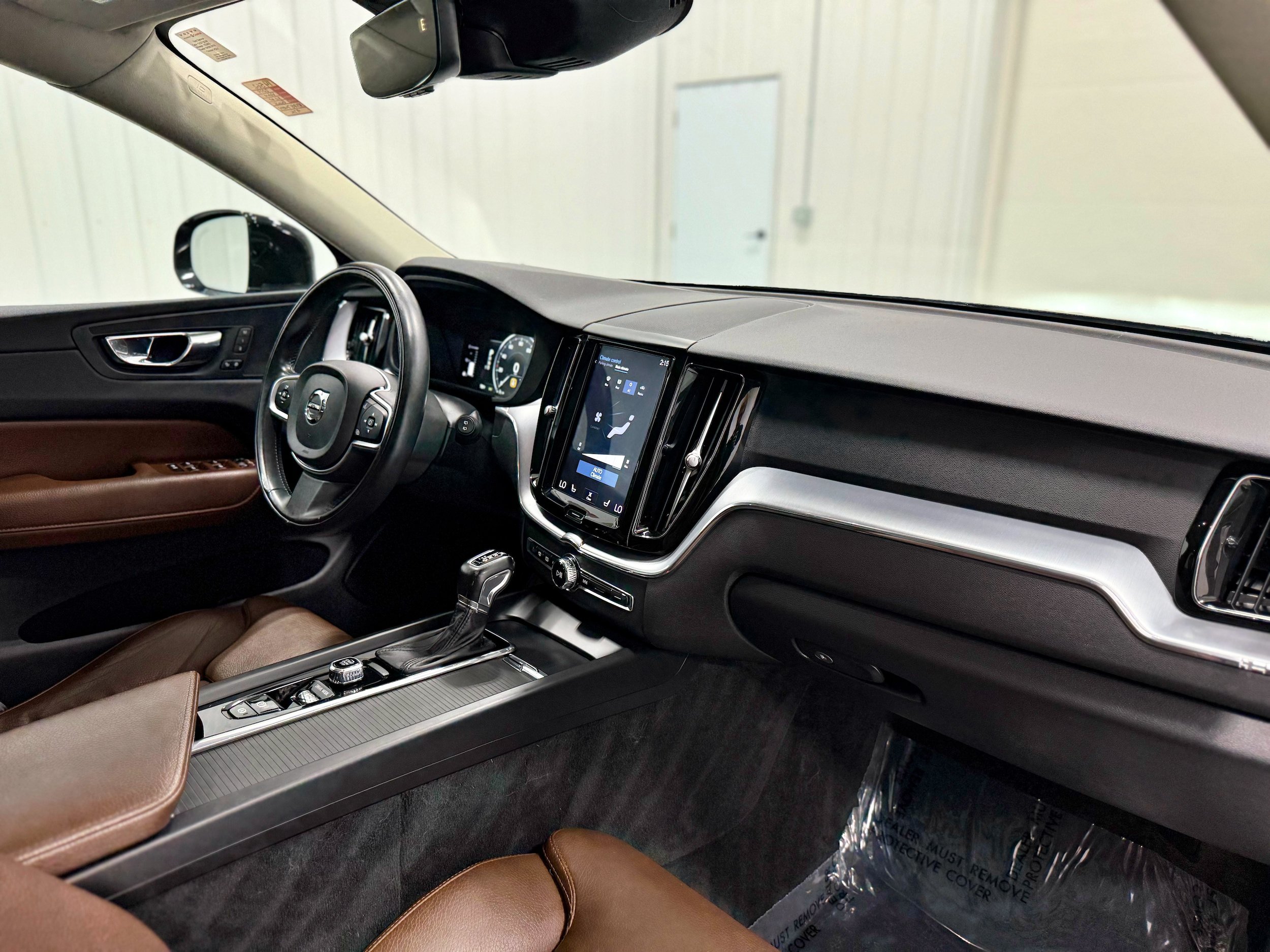Used 2019 Volvo XC60 T6 Momentum w/ Premium Package AWD/4WD image 29