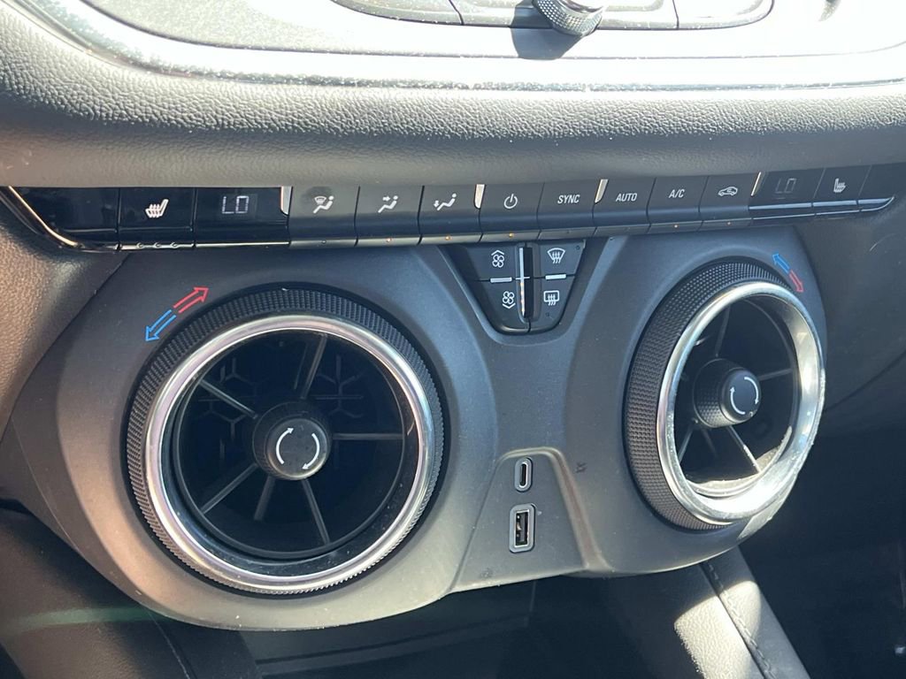 Used 2022 Chevrolet Blazer LT FWD image 19